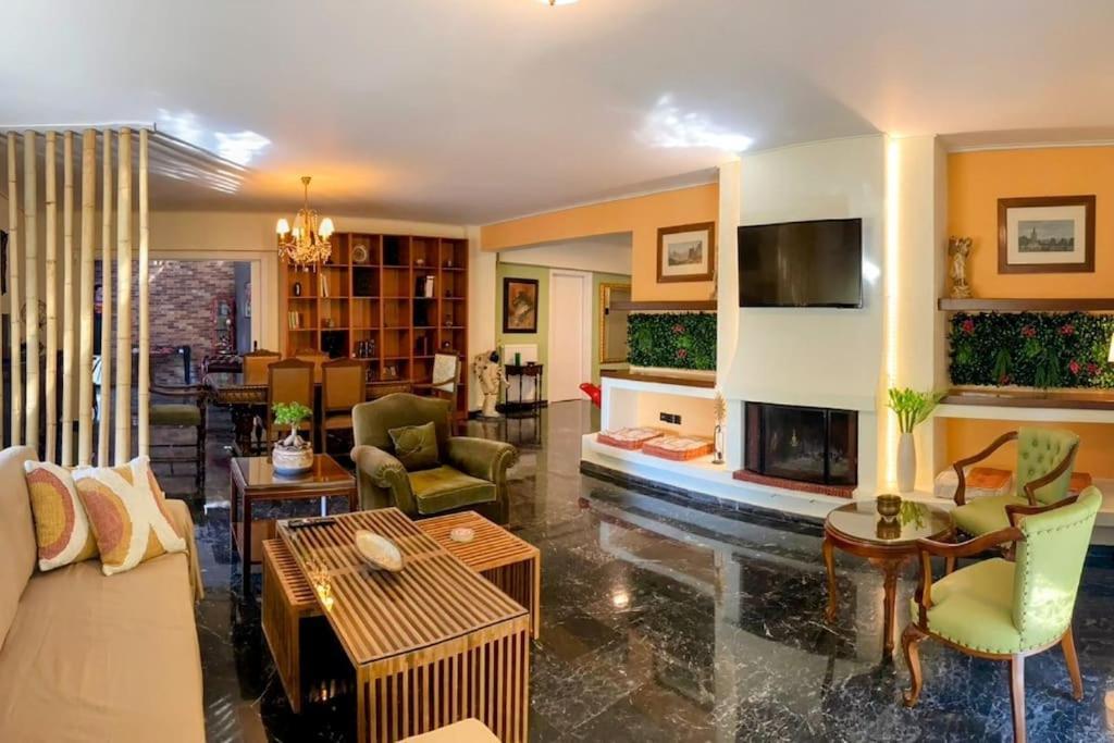 Apartmán Sarakin'S Mansion Luxury Retreat Atény Exteriér fotografie